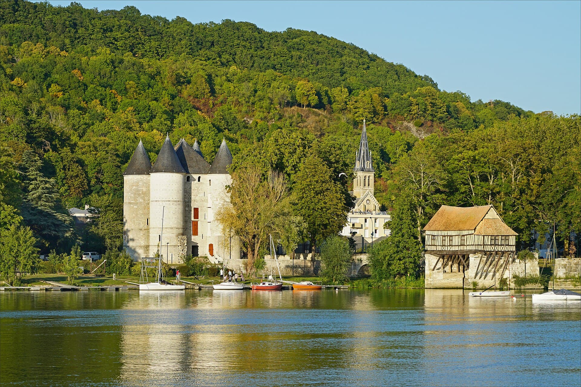 Le Vieux-Moulin de Vernon et le château des Tourelles, sur les bords de la Seine